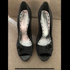 Stunning BCBGirls peep toe pump 7.5